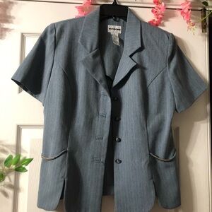 Crop pant short sleeve suit.